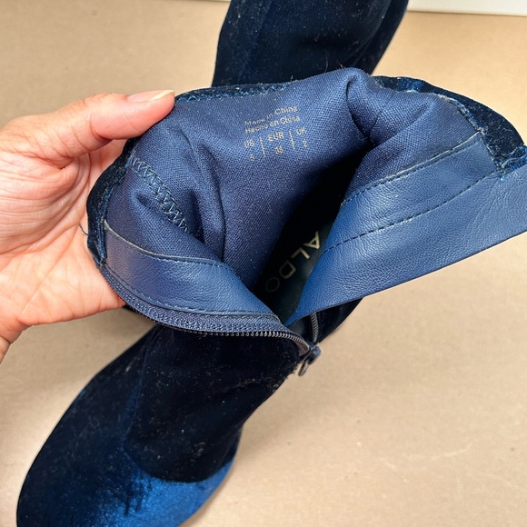 ALDO Velvet Blue Booties - Size 5 - Picture 5 of 5